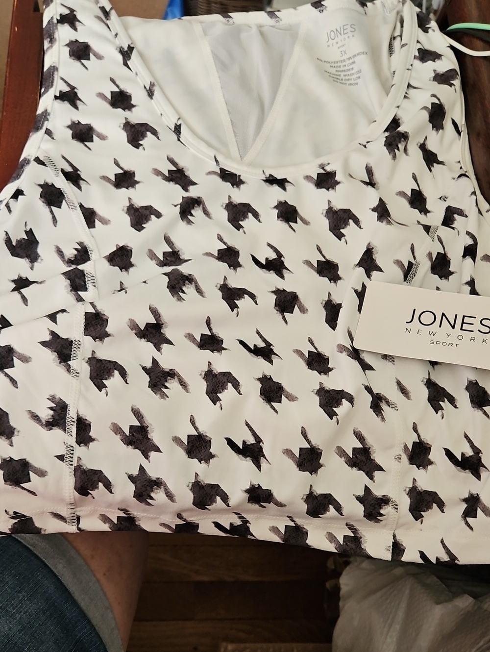 Jones New York White Sports Bra with Black Abstract Print